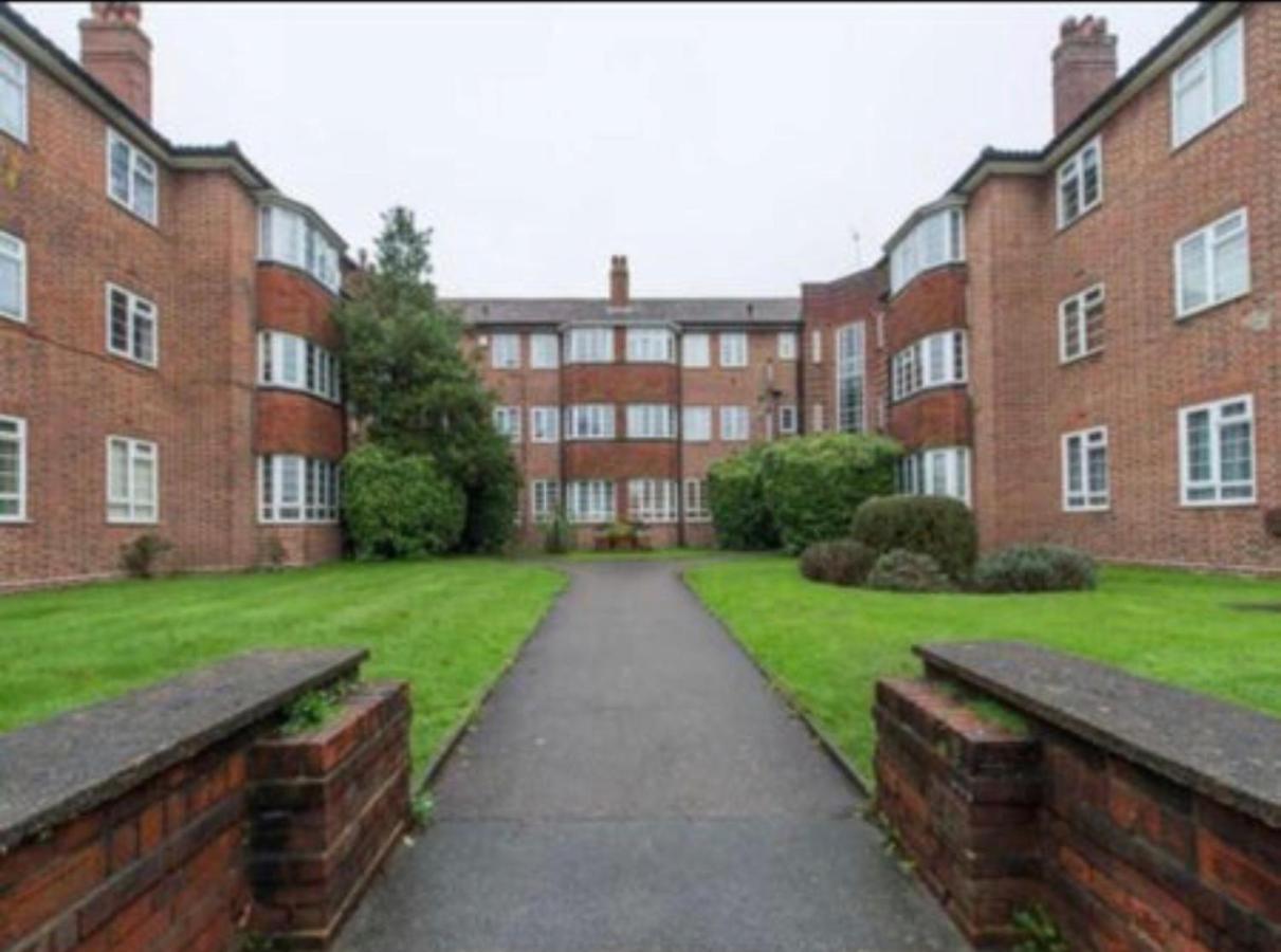 Beddington Park Lodge West 沃灵顿 外观 照片